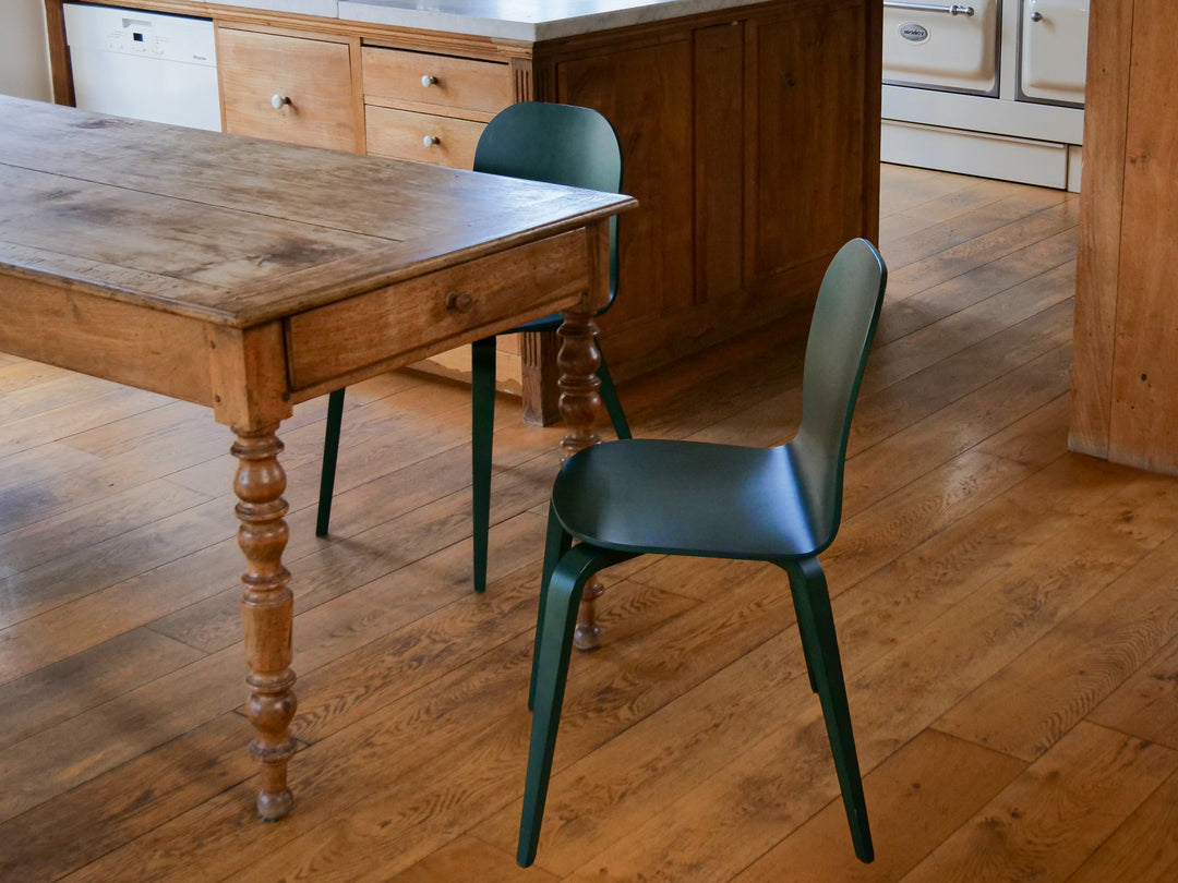 chaise en hêtre verte