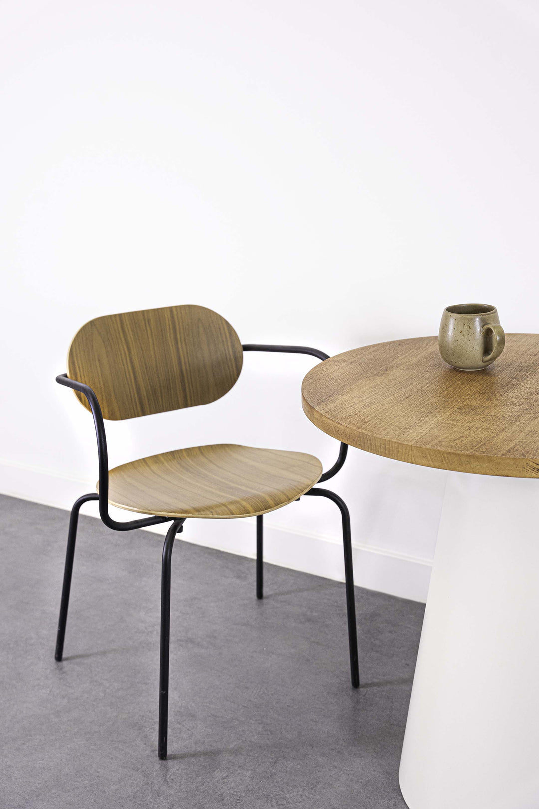 chaise design en noyer