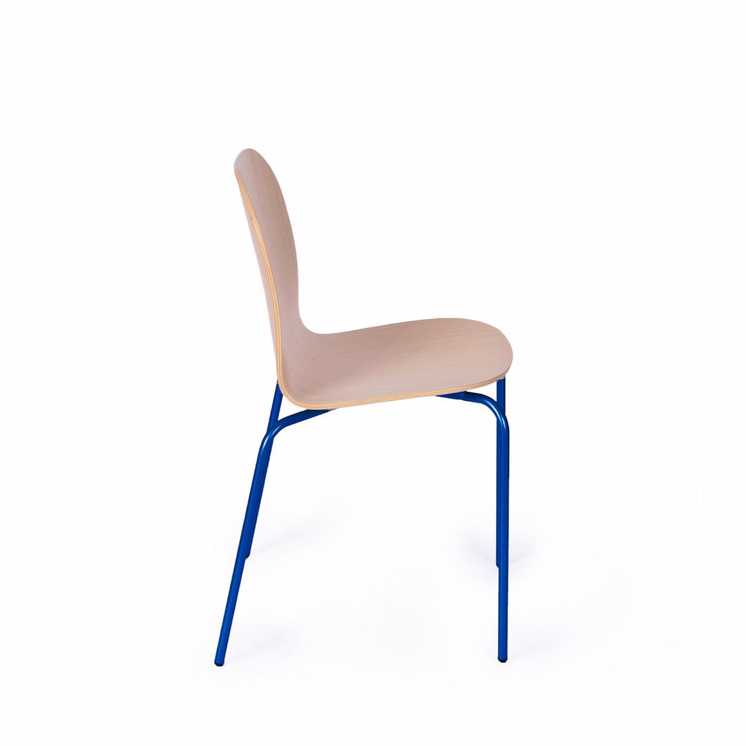 chaise avec pied bleu