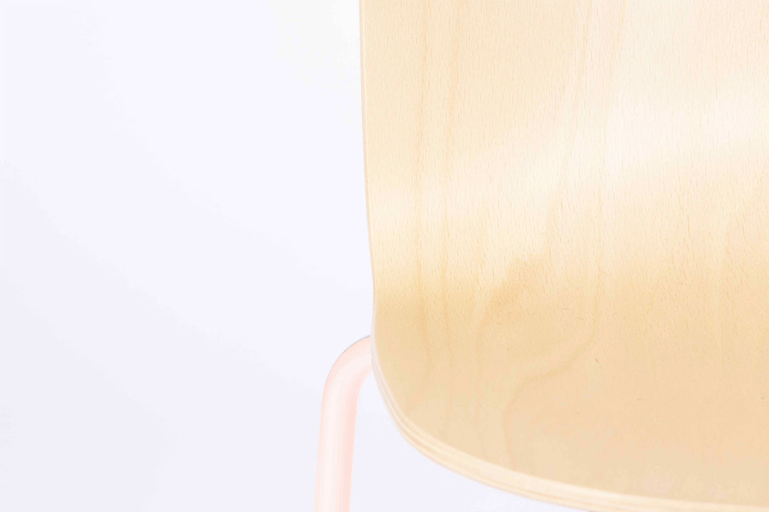 chaise avec pied rose pastel