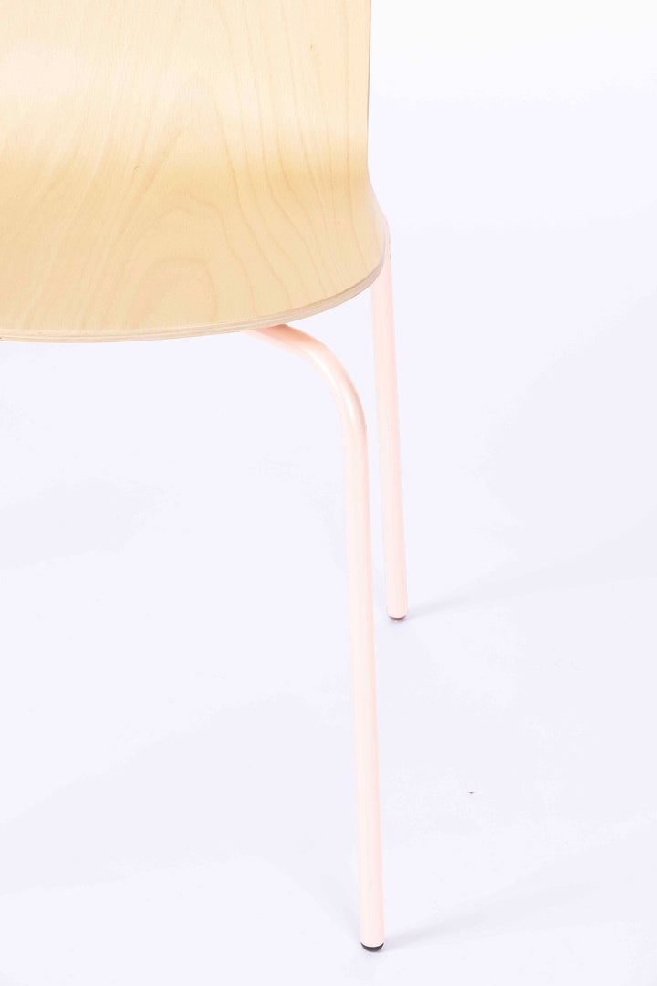 chaise avec pied rose pastel