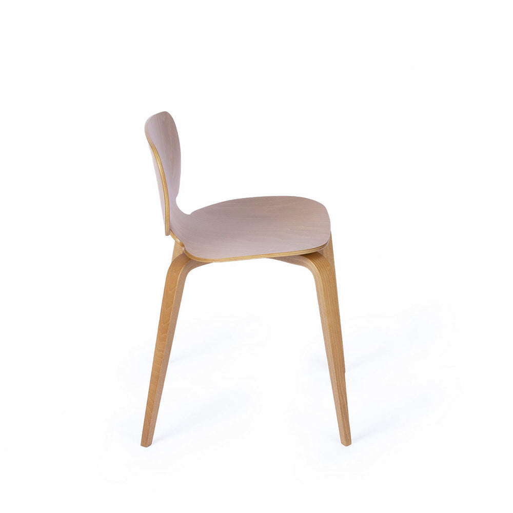 chaise en hêtre teinté