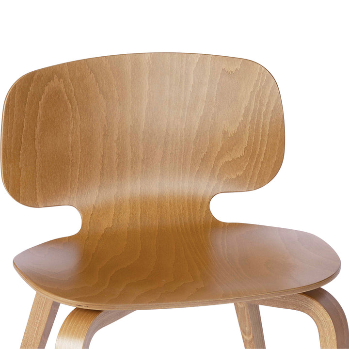 chaise en hêtre teinté
