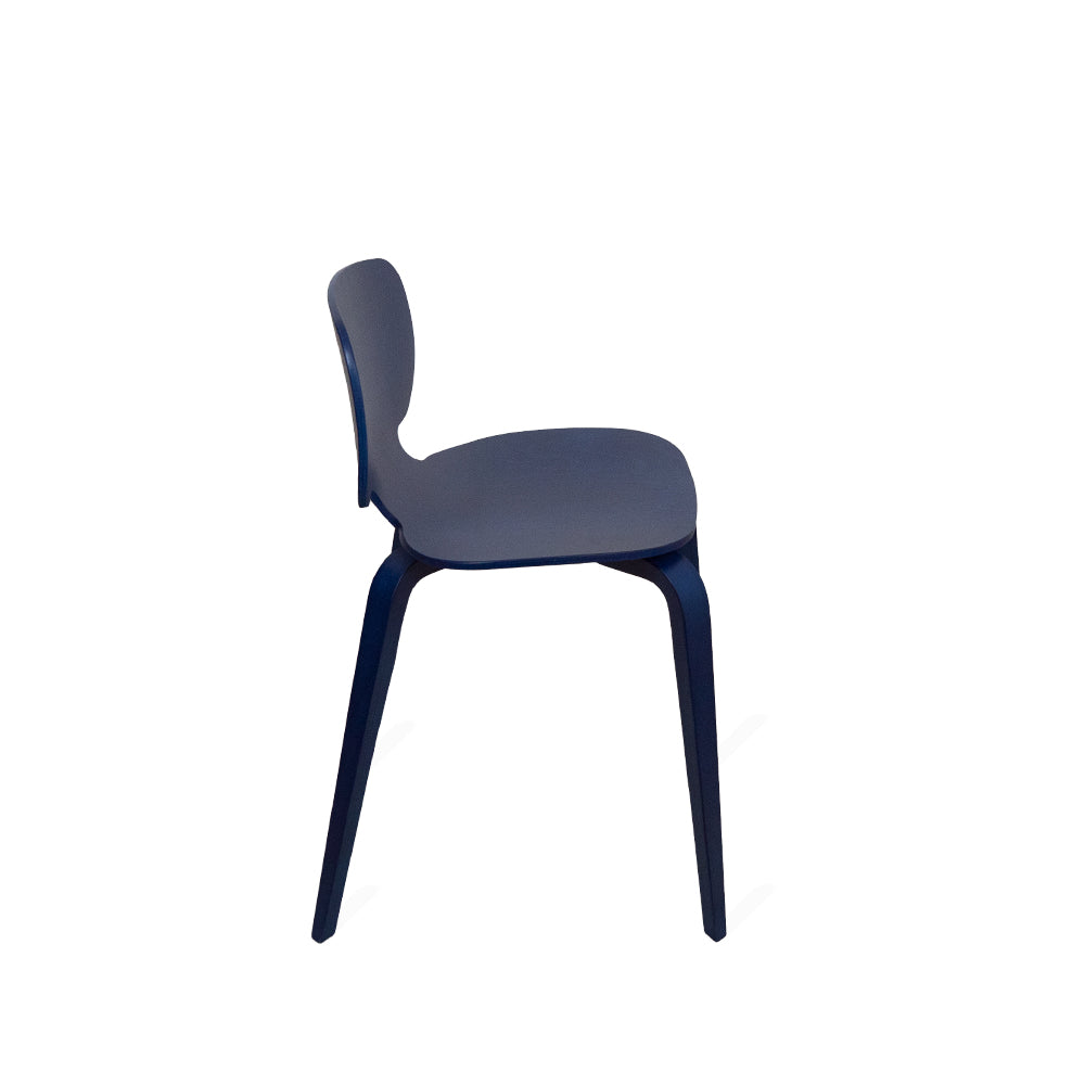 Chaise design bleu