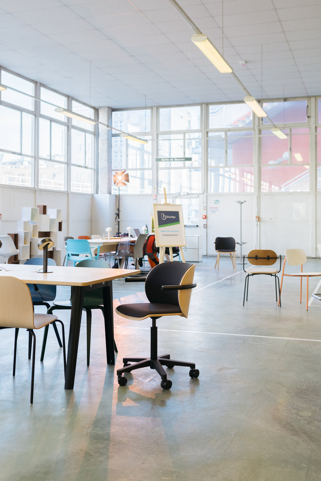 Chaise design avec accoudoir