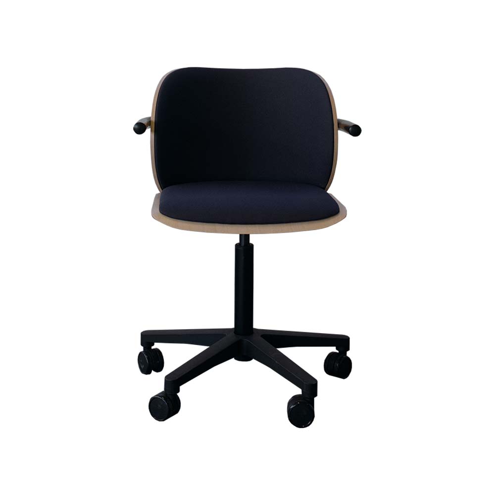 Chaise design avec accoudoir