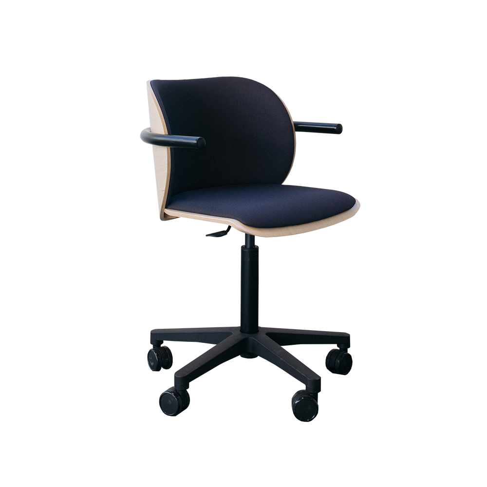 Chaise design avec accoudoir