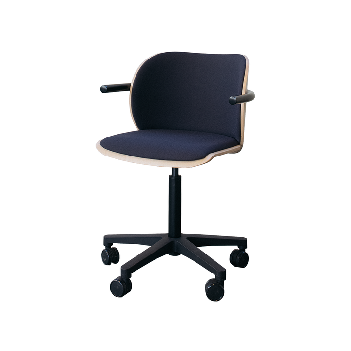 Chaise design avec accoudoir