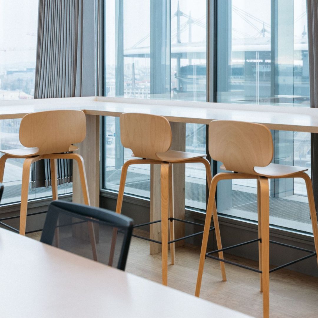 LOCATION DE CHAISES & TABLES