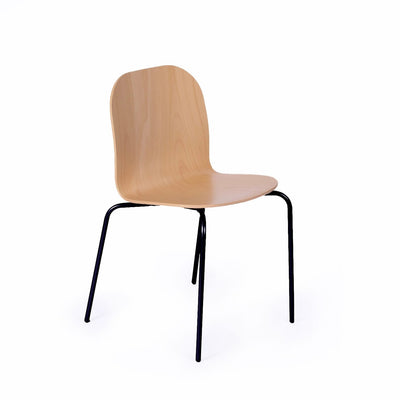 chaise en bois avec pied noir